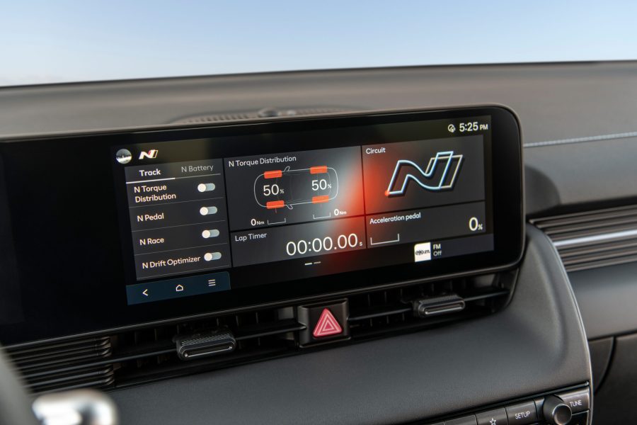 Écran infodivertissement de la Hyundai Ioniq 5 N 2025