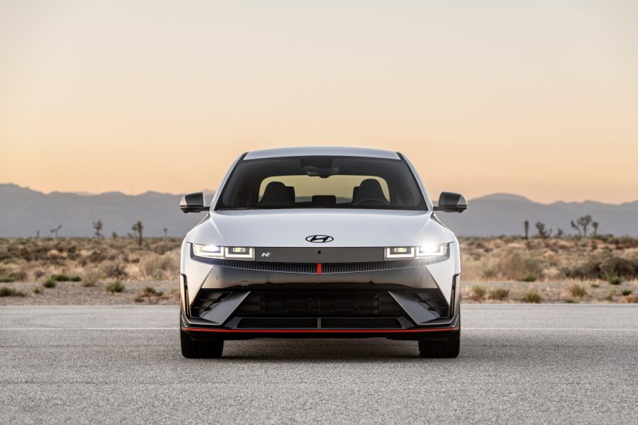Vue de face de la Hyundai IONIQ 5 N 2025