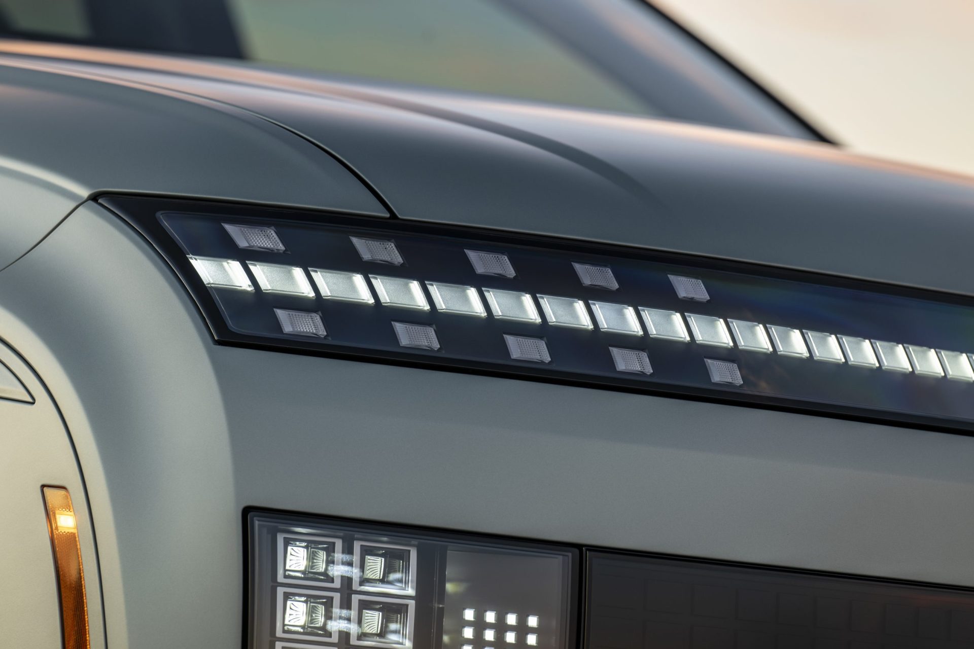 Phares pixels paramétriques intégrés dans les blocs d’éclairage LED du IONIQ 9 