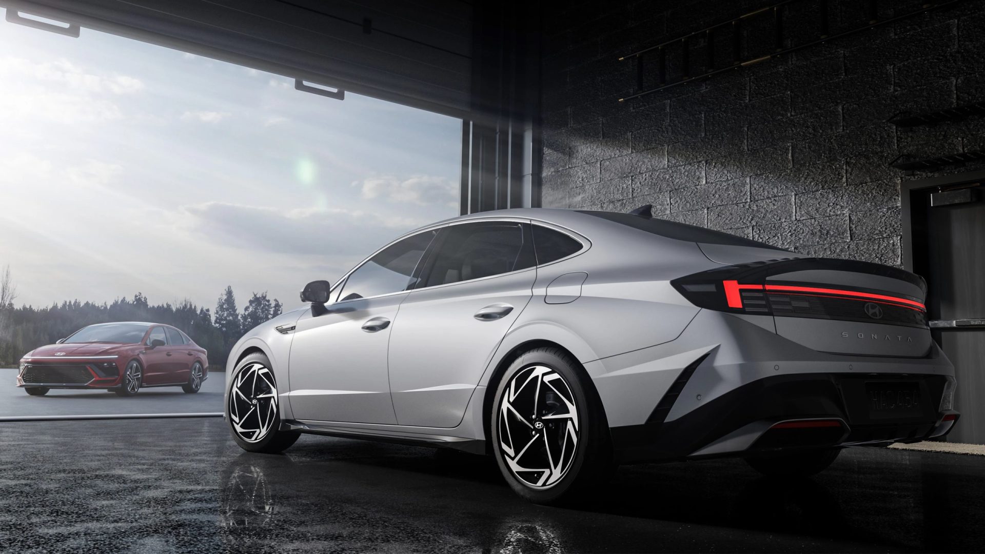 Sonata 2025 stationnée dans un garage avec la vue au loin d'une autre Sonata 2025