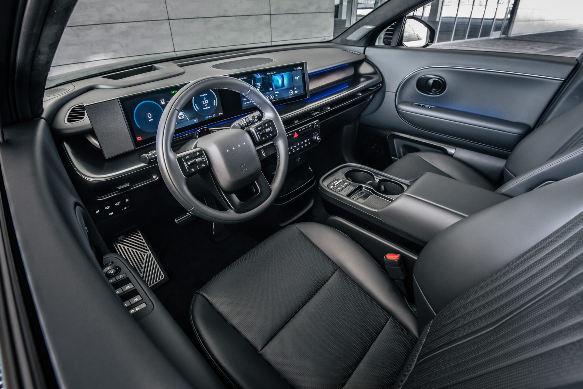 2026 08 18 IONIQ9 nuit intérieur