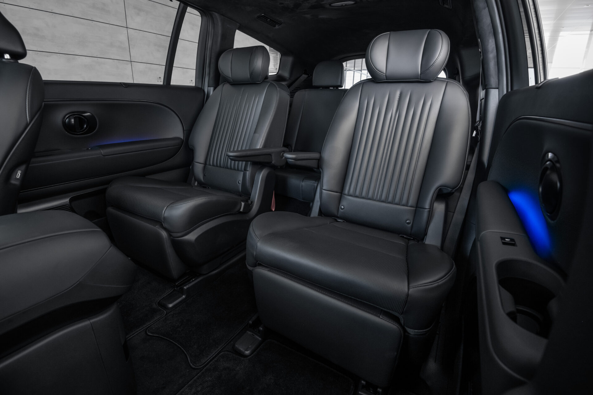2026 08 18 IONIQ9 nuit intérieur